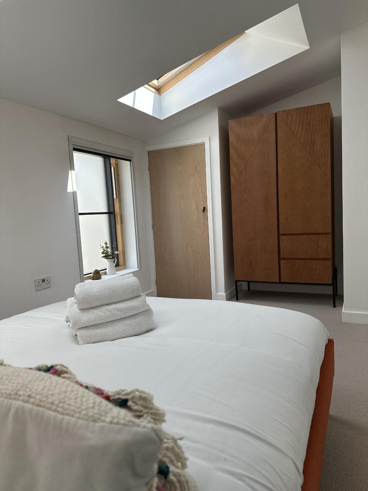 Feriehus Ideal Getaway - 3 Bed Harbourside Bristol